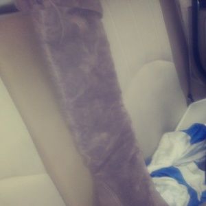 Knee high boots with hill